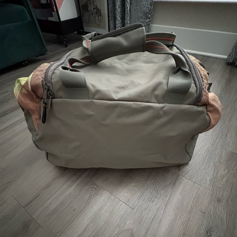 Delsey Duffle - Picture 2 of 8